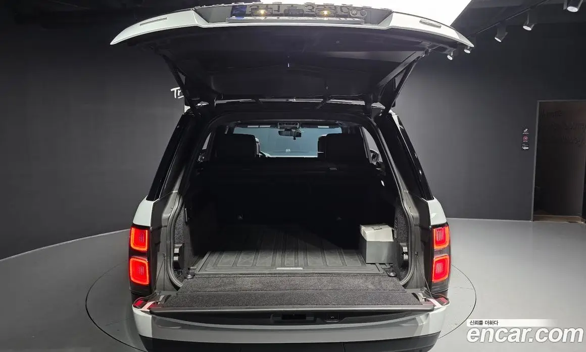 Land Rover Range Rover 2024 4.4 автомат (гидро), фото 20