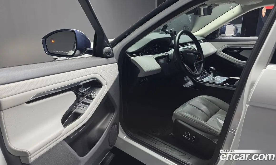 Land Rover Range Rover Evoque 2021 2.0 автомат (гидро), фото 13