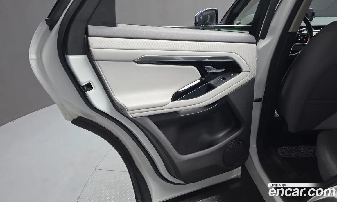 Land Rover Range Rover Evoque 2021 2.0 автомат (гидро), фото 15