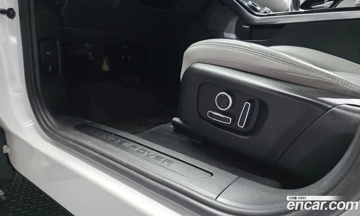 Land Rover Range Rover Evoque 2021 2.0 автомат (гидро), фото 31