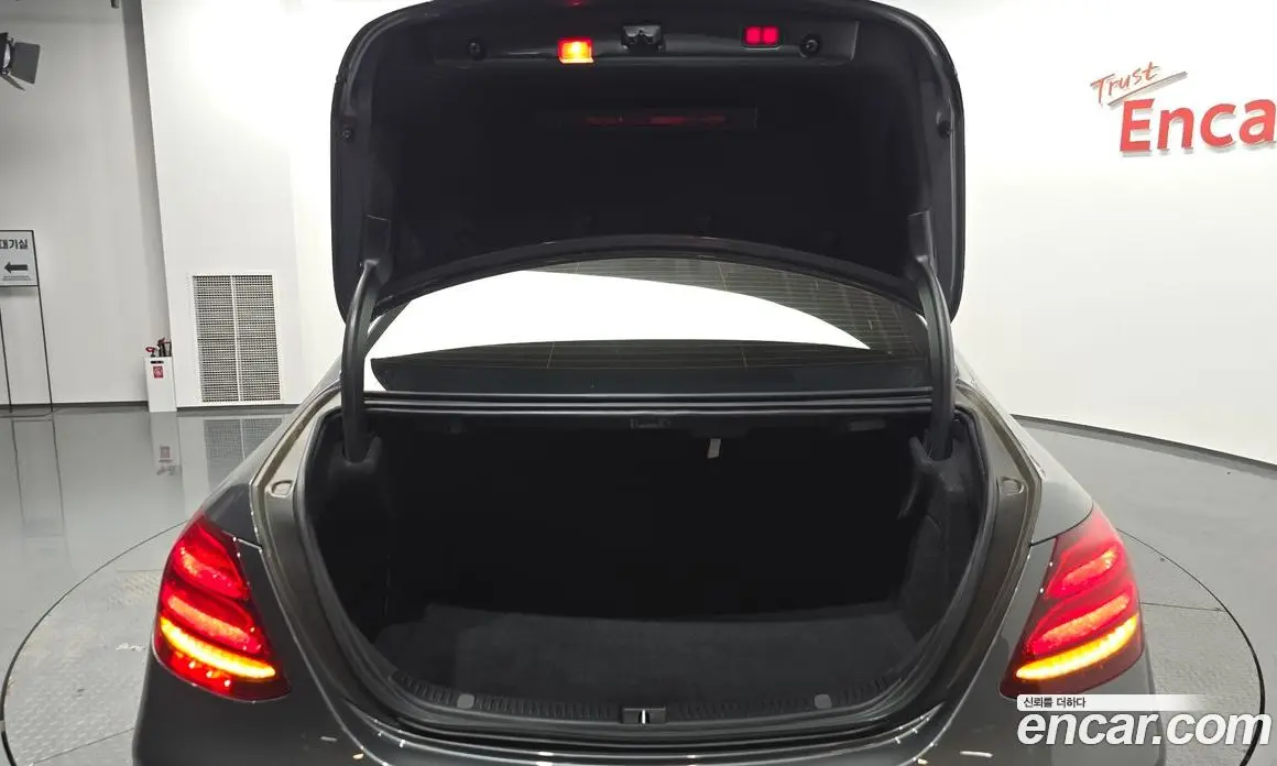 Mercedes-Benz E-Class 2017 2.0 гидро, фото 29 Mercedes-Benz E-Class 2017 2.0 гидро, фото 29