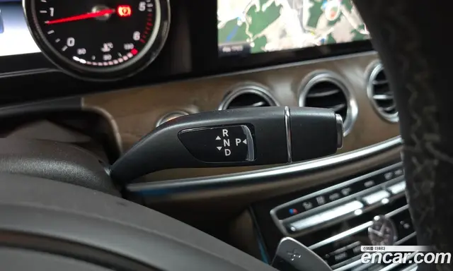 Mercedes-Benz E-Class 2018 1.9 гидро, миниатюра 12