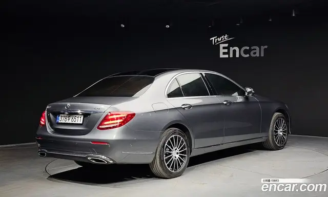 Mercedes-Benz E-Class 2019 2.0 автомат (гидро), миниатюра 2