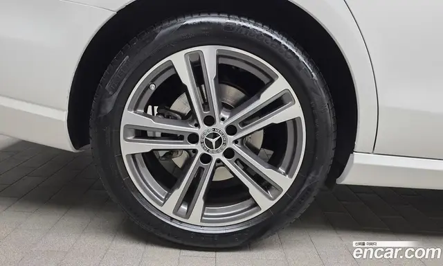 Mercedes-Benz E-Class 2023 2.0 гидро, миниатюра 5 Mercedes-Benz E-Class 2023 2.0 гидро, миниатюра 5