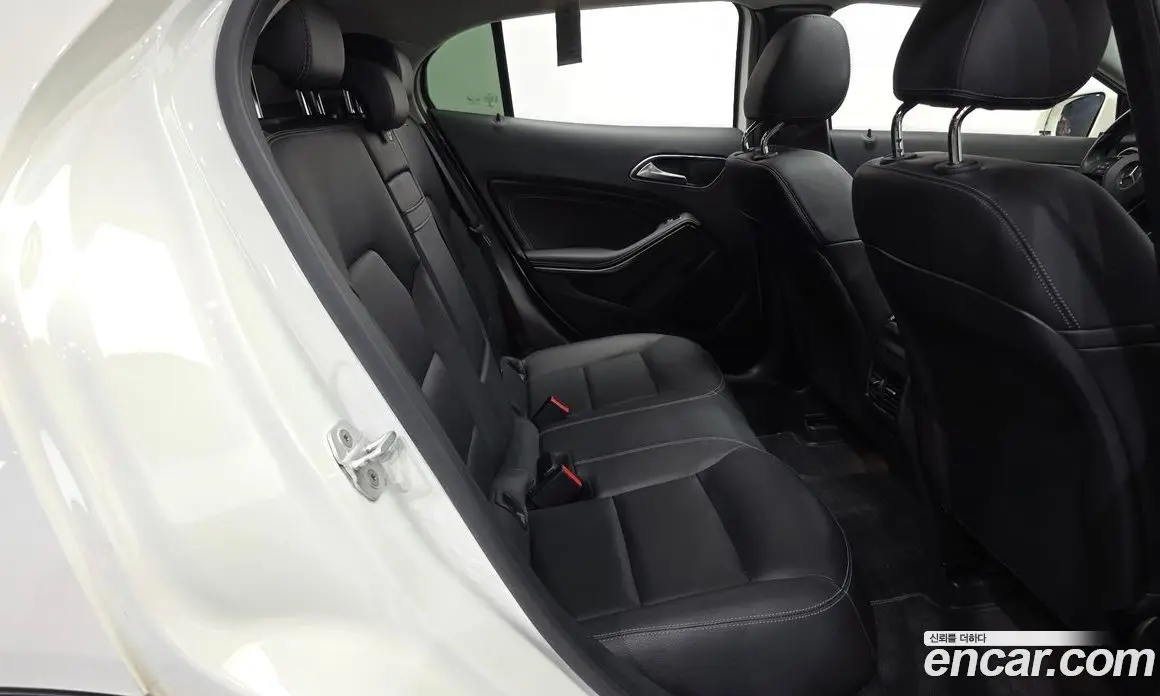 Mercedes-Benz GLA-Class 2015 2.1 гидро, фото 12 Mercedes-Benz GLA-Class 2015 2.1 гидро, фото 12