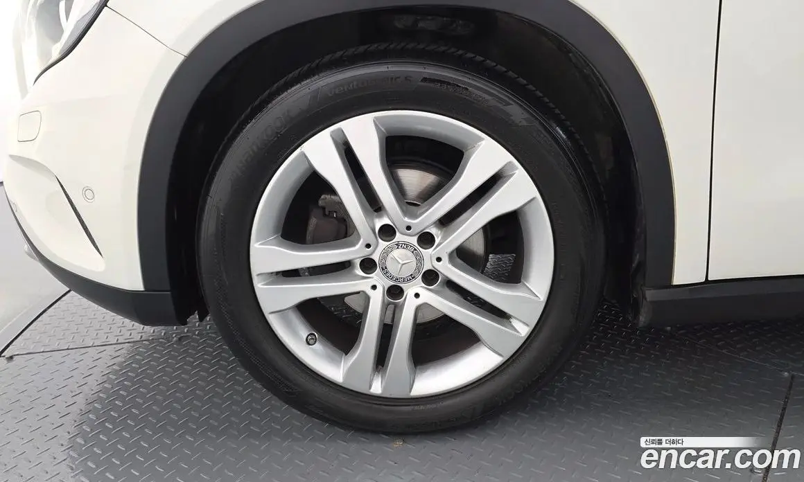 Mercedes-Benz GLA-Class 2015 2.1 гидро, фото 5 Mercedes-Benz GLA-Class 2015 2.1 гидро, фото 5