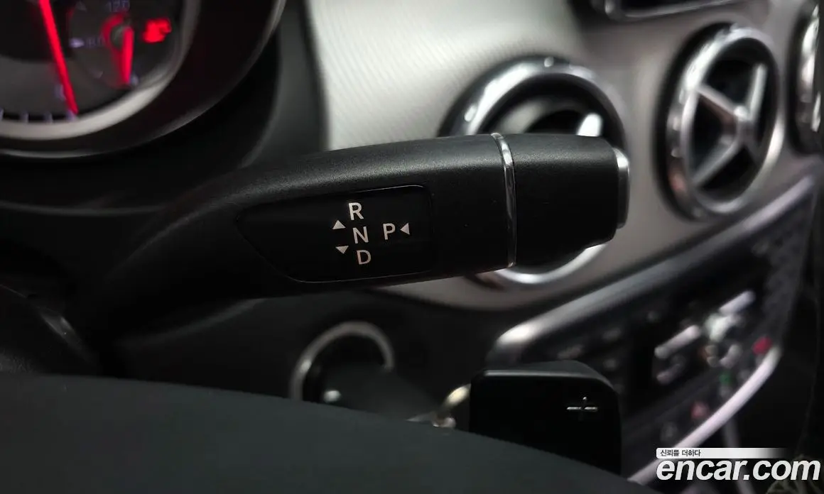 Mercedes-Benz GLA-Class 2015 2.1 гидро, фото 9 Mercedes-Benz GLA-Class 2015 2.1 гидро, фото 9