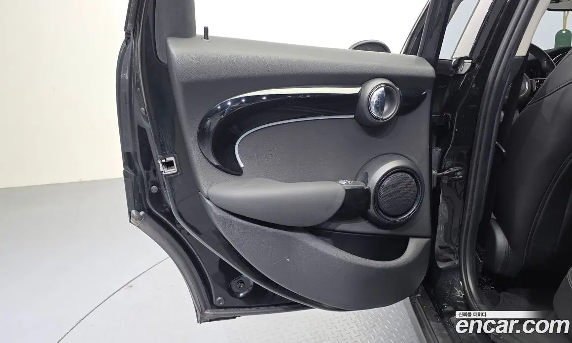 Mini Cooper 2023 1.5 автомат (гидро), фото 15