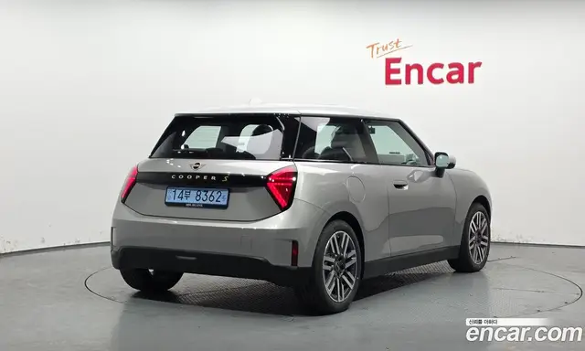 Mini Cooper 2024 0.1 автомат (гидро), миниатюра 2
