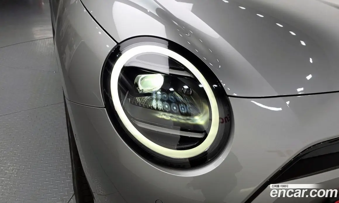 Mini Cooper 2024 0.1 автомат (гидро), фото 8