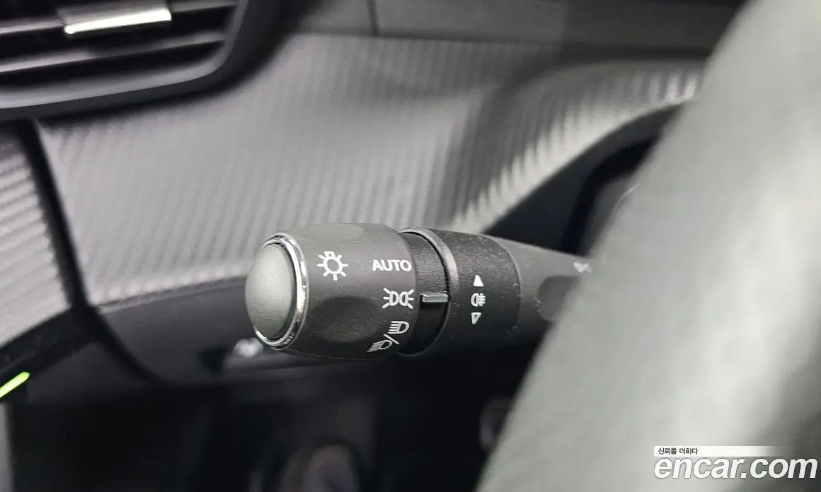 Peugeot 208 2023 0.1 автомат (гидро), фото 28