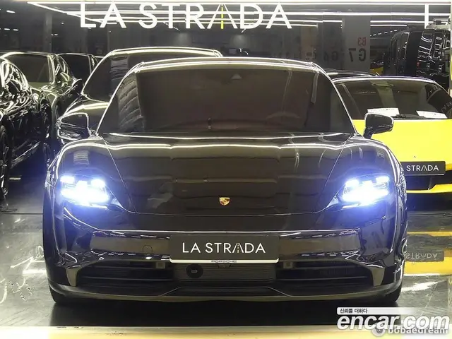 Porsche Taycan, 2023, 31 000 км