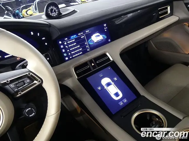 Porsche Taycan 2023 0.1 автомат (гидро), миниатюра 11