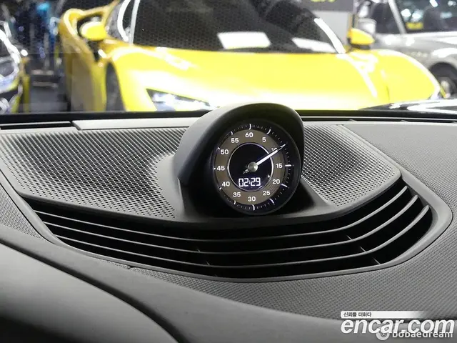 Porsche Taycan 2023 0.1 автомат (гидро), миниатюра 12