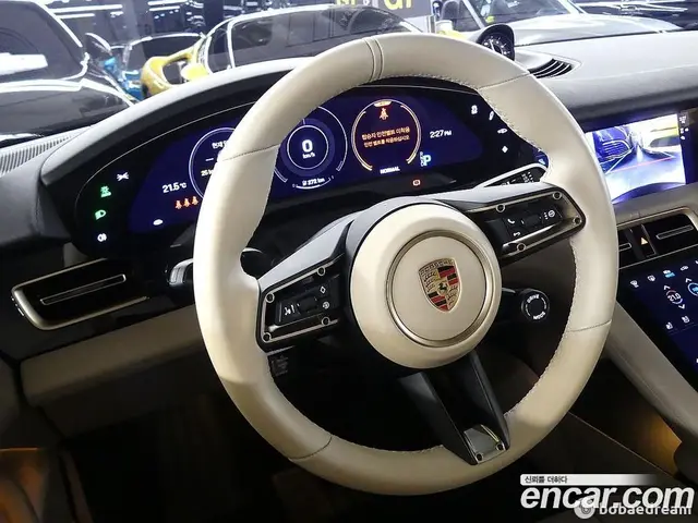 Porsche Taycan 2023 0.1 автомат (гидро), миниатюра 10