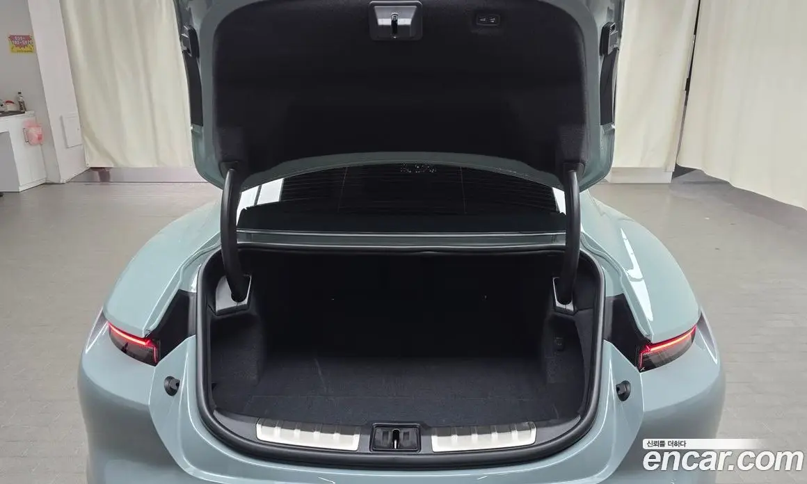 Porsche Taycan 2024 0.1 автомат (гидро), фото 20