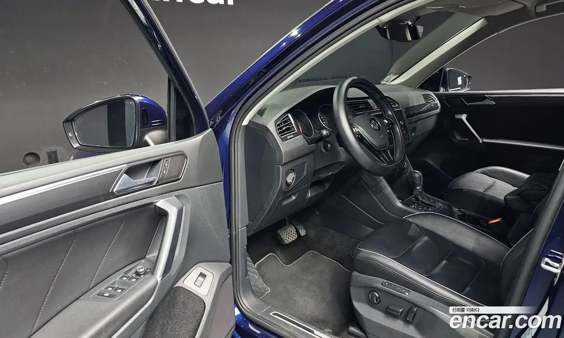 Volkswagen Tiguan 2018 2.0 автомат (гидро), фото 13