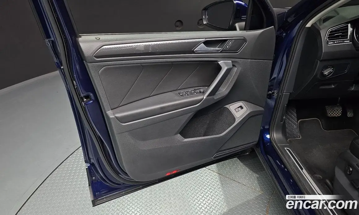 Volkswagen Tiguan 2018 2.0 автомат (гидро), фото 14
