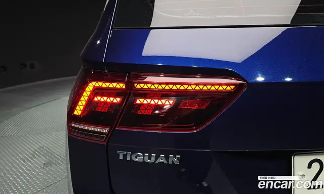 Volkswagen Tiguan 2018 2.0 автомат (гидро), миниатюра 9