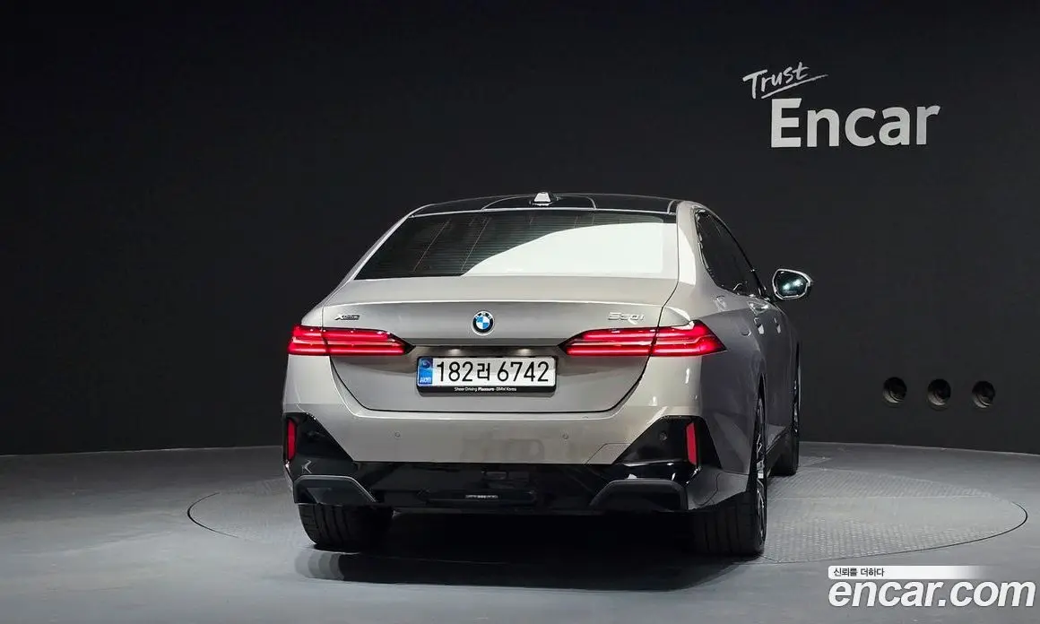 BMW 5 серия 2025 2.0 автомат (гидро), фото 4