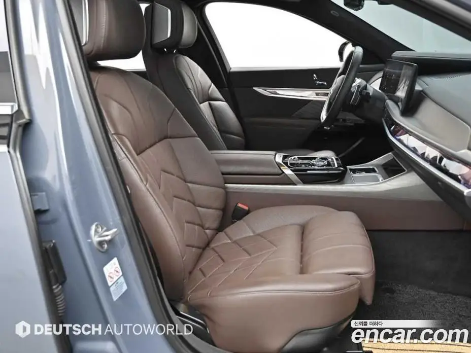 BMW 7 серия 2023 3.0 автомат (гидро), фото 10