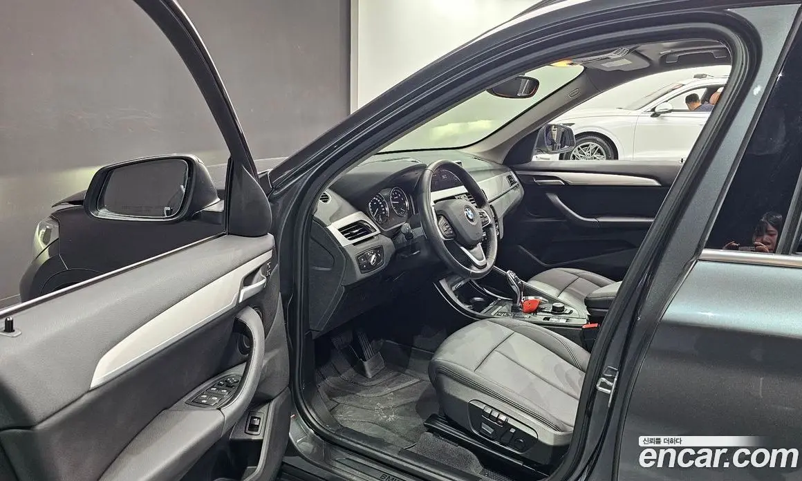 BMW X1 2020 2.0 автомат (гидро), фото 13