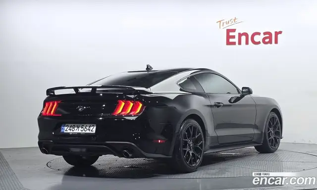Ford Mustang 2022 2.3 автомат (гидро), миниатюра 2