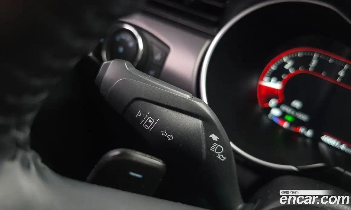 Ford Mustang 2022 2.3 автомат (гидро), фото 17