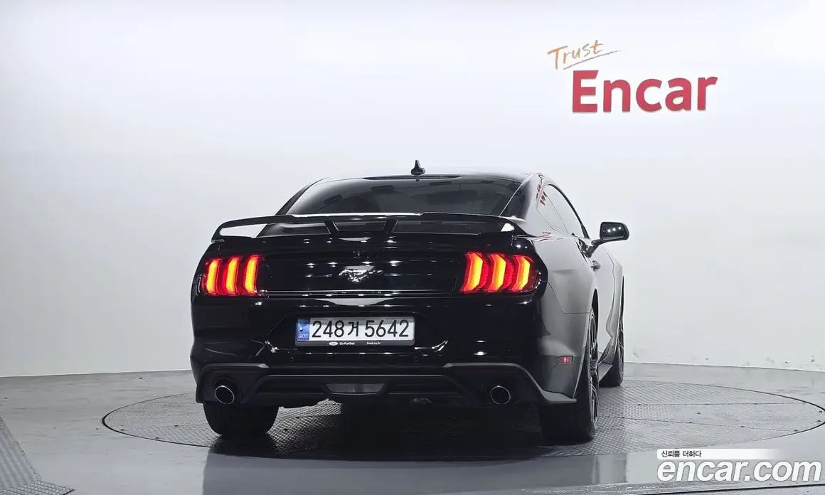 Ford Mustang 2022 2.3 автомат (гидро), фото 4