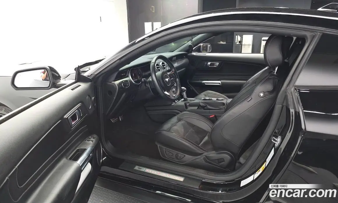Ford Mustang 2022 2.3 автомат (гидро), фото 10