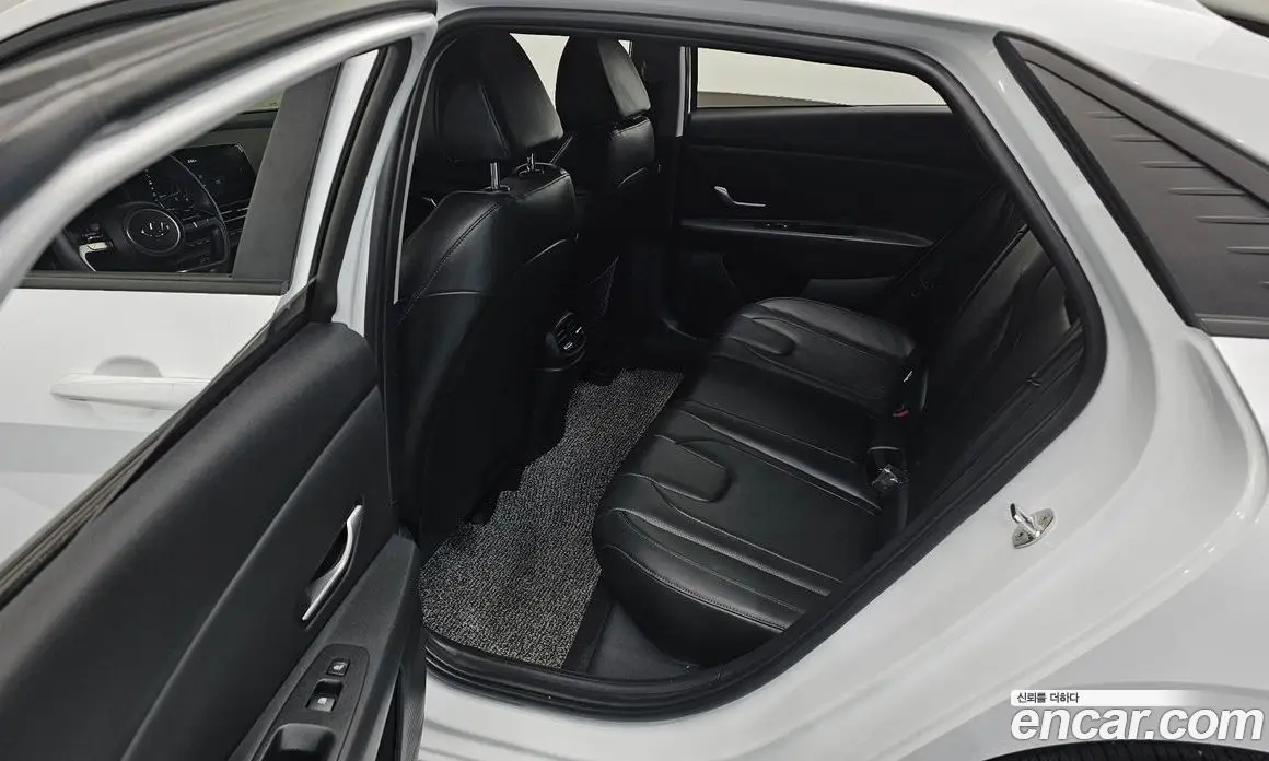 Hyundai Avante 2022 1.6 автомат (гидро), фото 18