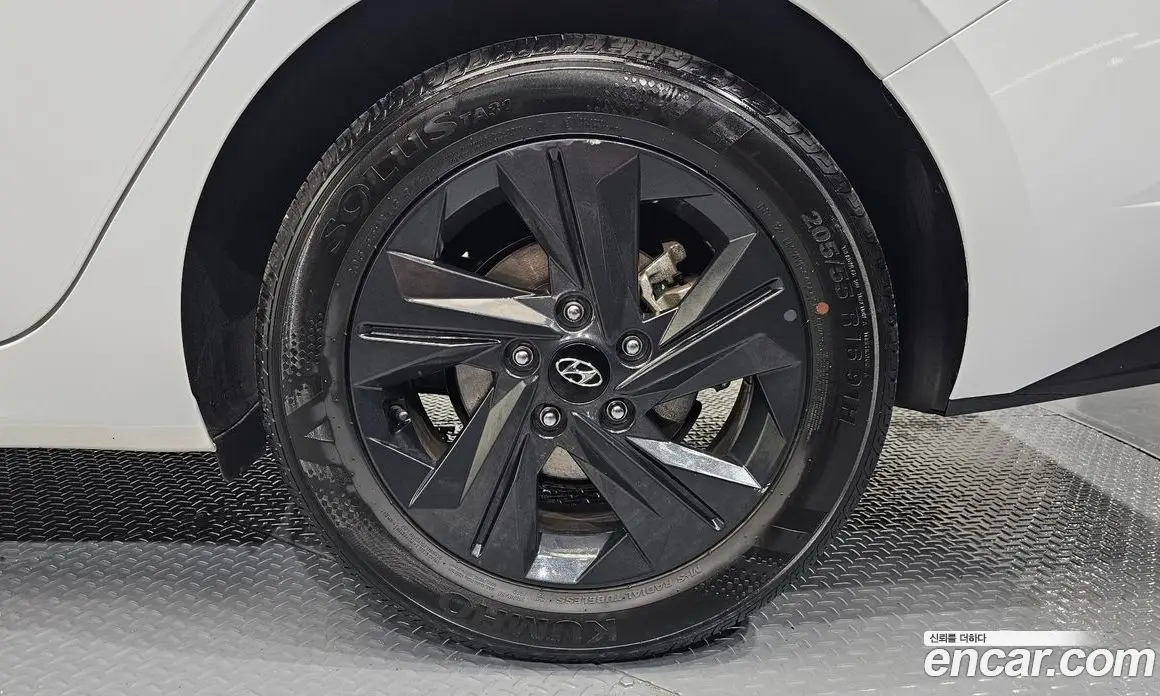 Hyundai Avante 2022 1.6 автомат (гидро), фото 7