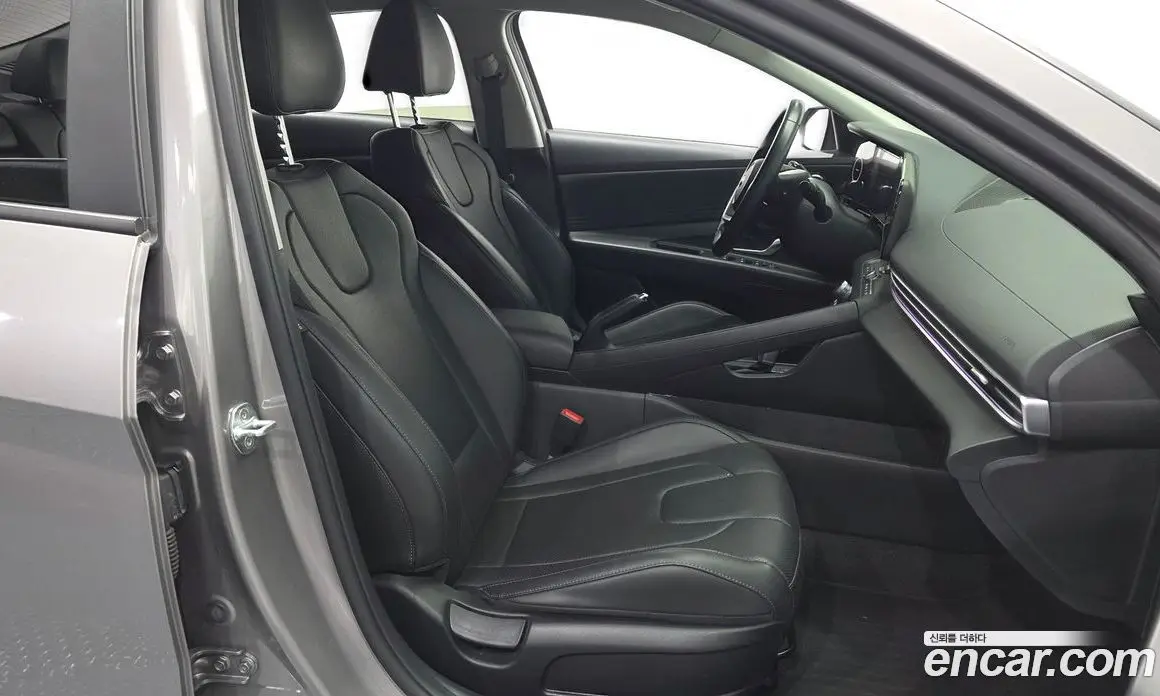 Hyundai Avante 2022 1.6 автомат (гидро), фото 18
