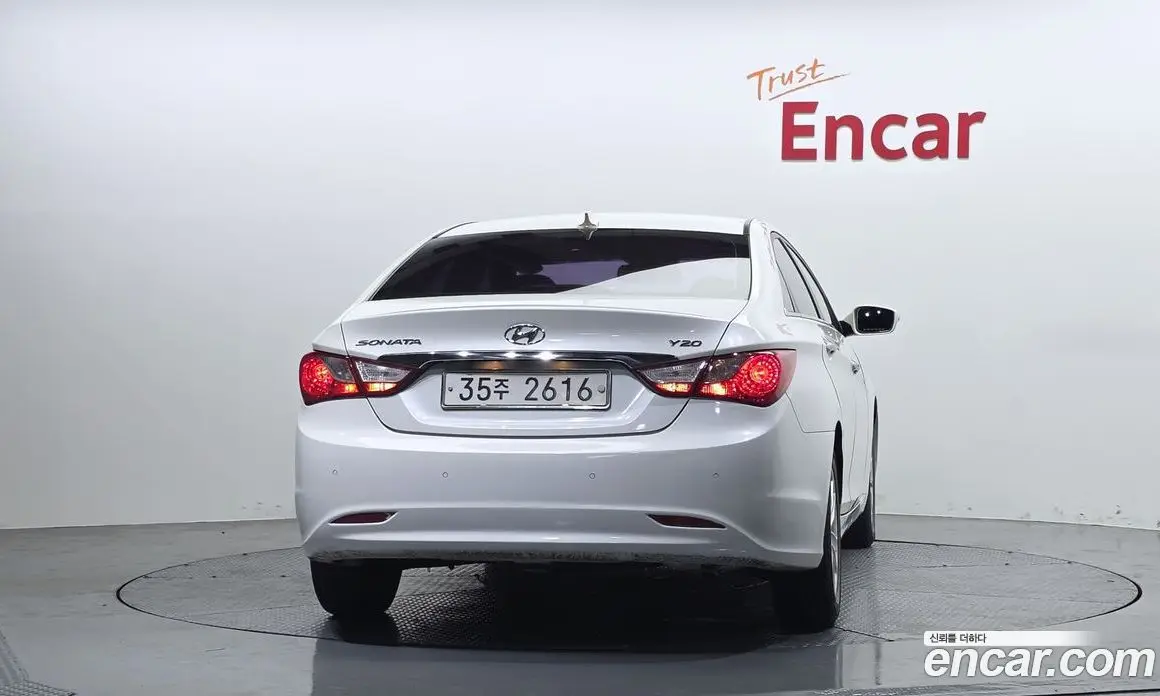 Hyundai Sonata 2009 2.0 автомат (гидро), фото 4