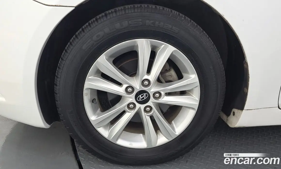 Hyundai Sonata 2009 2.0 автомат (гидро), фото 5
