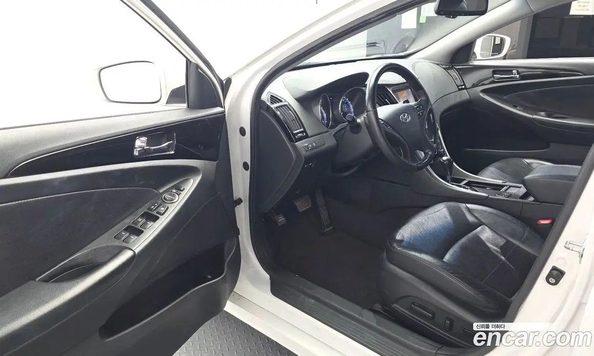 Hyundai Sonata 2009 2.0 автомат (гидро), фото 10