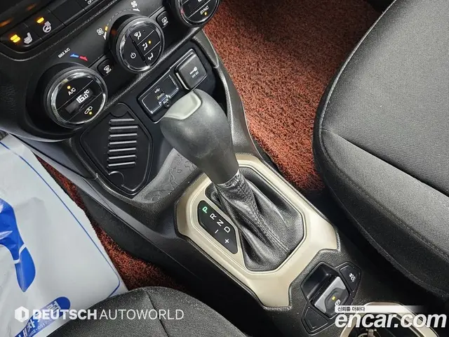 Jeep Renegade 2017 2.4 автомат (гидро), миниатюра 9