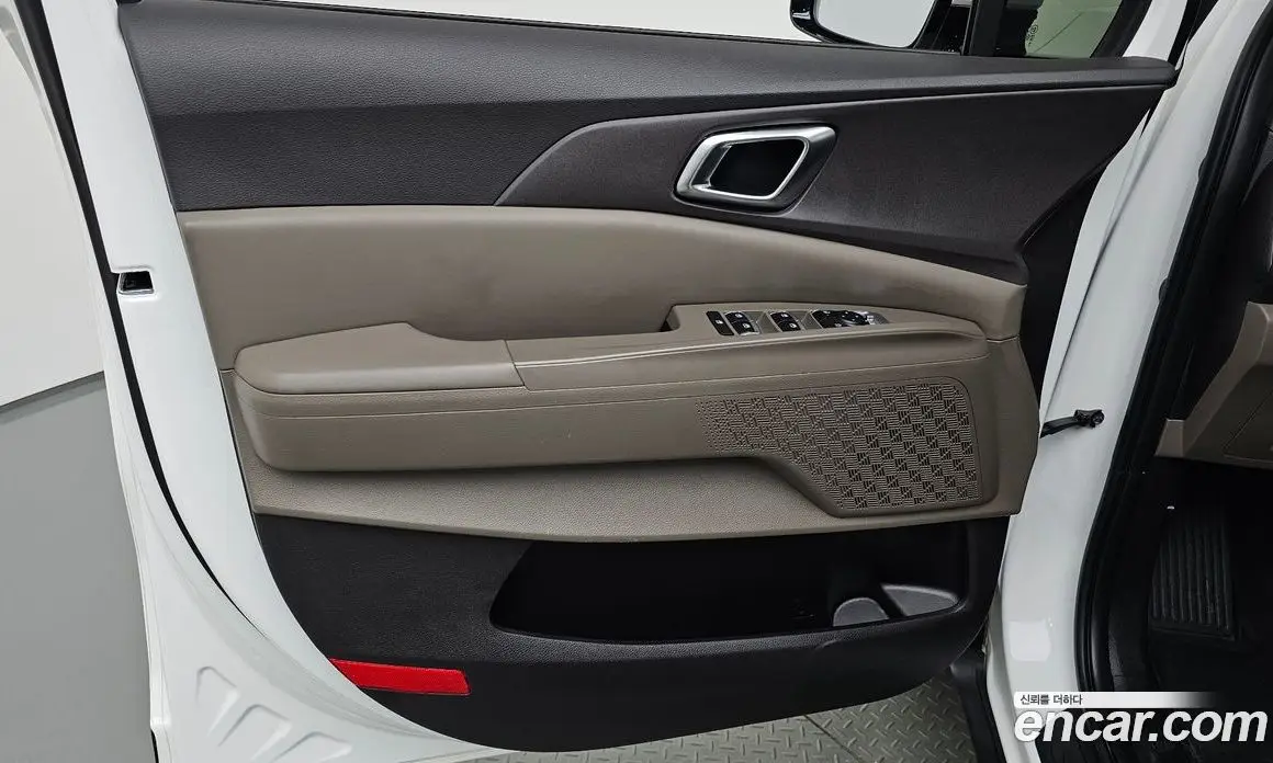 Kia Carnival 2024 1.6 автомат (гидро), фото 13