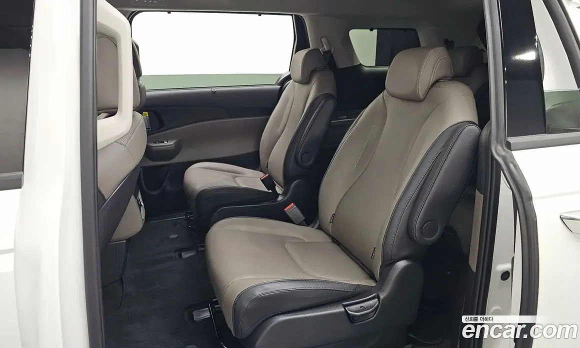 Kia Carnival 2024 1.6 автомат (гидро), фото 15