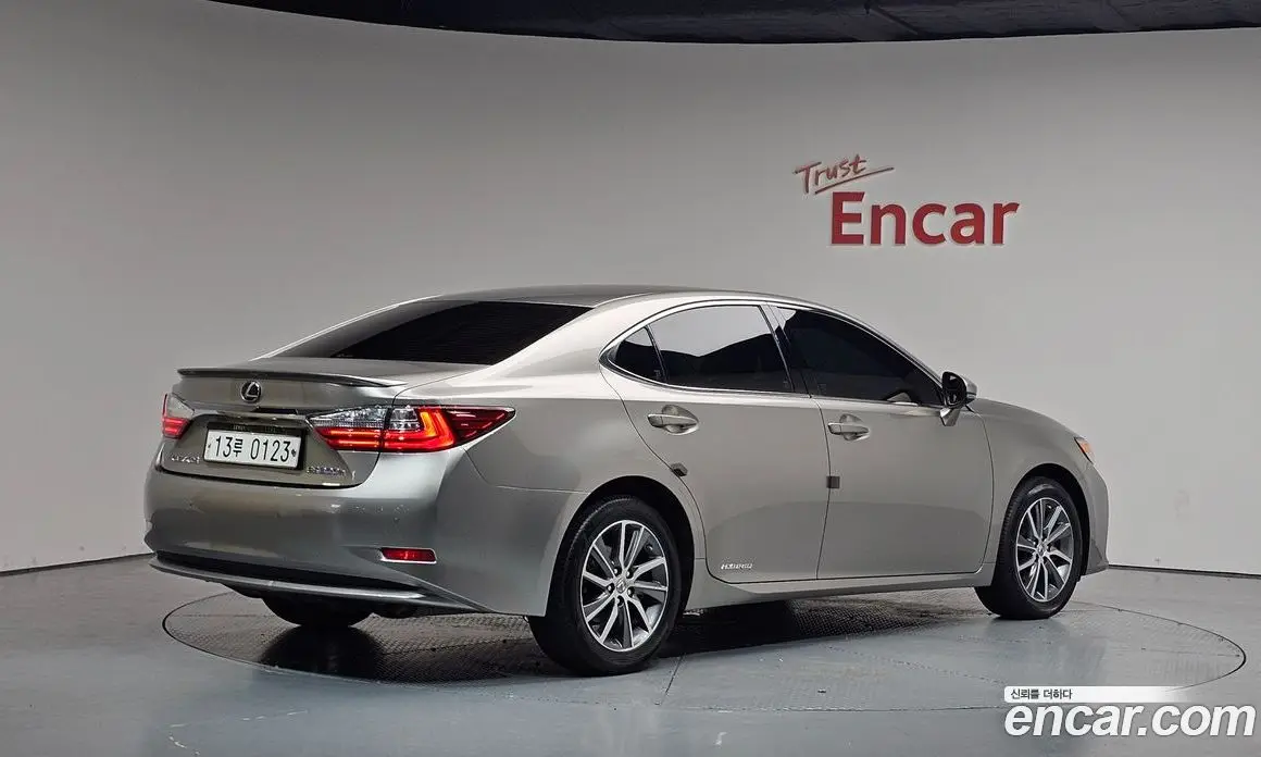 Lexus ES 2016 2.5 автомат (гидро), фото 1 Lexus ES 2016 2.5 автомат (гидро), фото 1