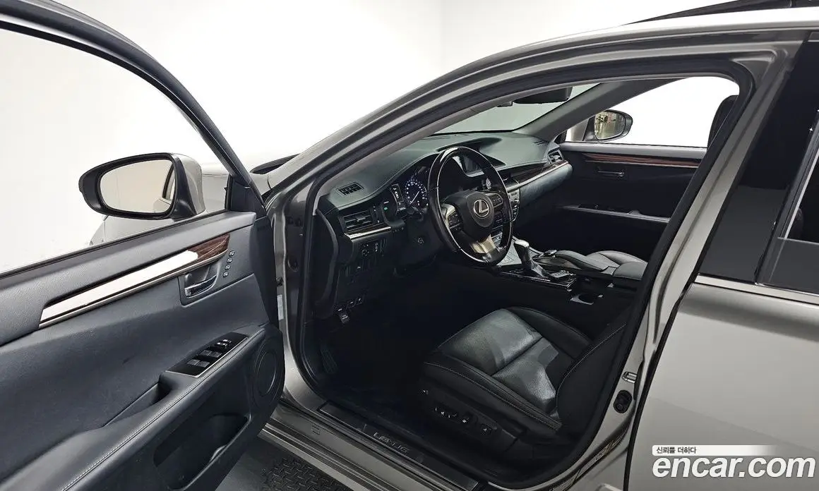 Lexus ES 2016 2.5 автомат (гидро), фото 12 Lexus ES 2016 2.5 автомат (гидро), фото 12