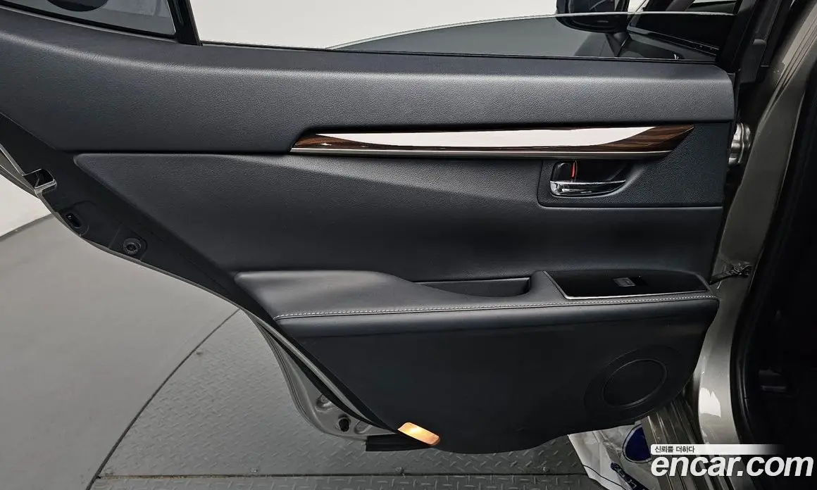 Lexus ES 2016 2.5 автомат (гидро), фото 14 Lexus ES 2016 2.5 автомат (гидро), фото 14