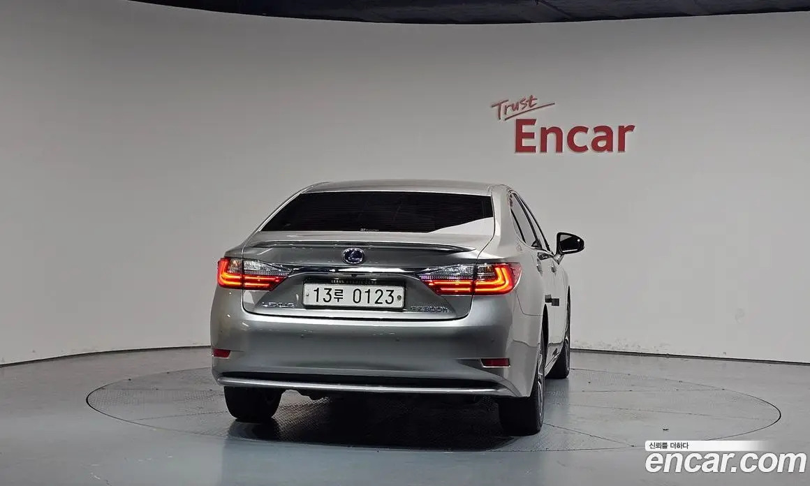 Lexus ES 2016 2.5 автомат (гидро), фото 3 Lexus ES 2016 2.5 автомат (гидро), фото 3