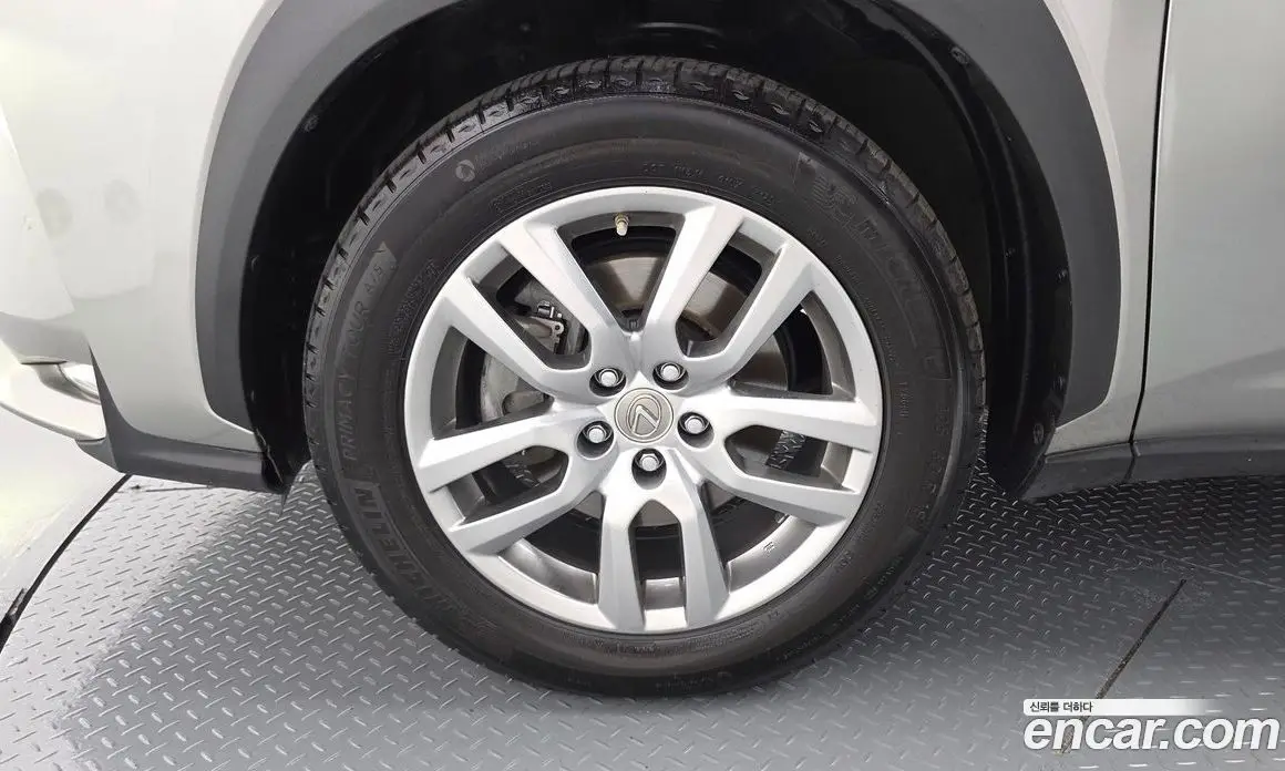Lexus NX 2015 2.5 автомат (гидро), фото 5 Lexus NX 2015 2.5 автомат (гидро), фото 5