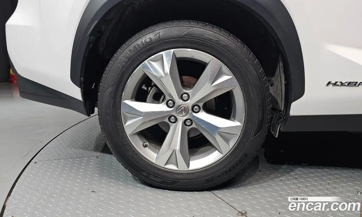 Lexus NX 2016 2.5 автомат (гидро), фото 5 Lexus NX 2016 2.5 автомат (гидро), фото 5