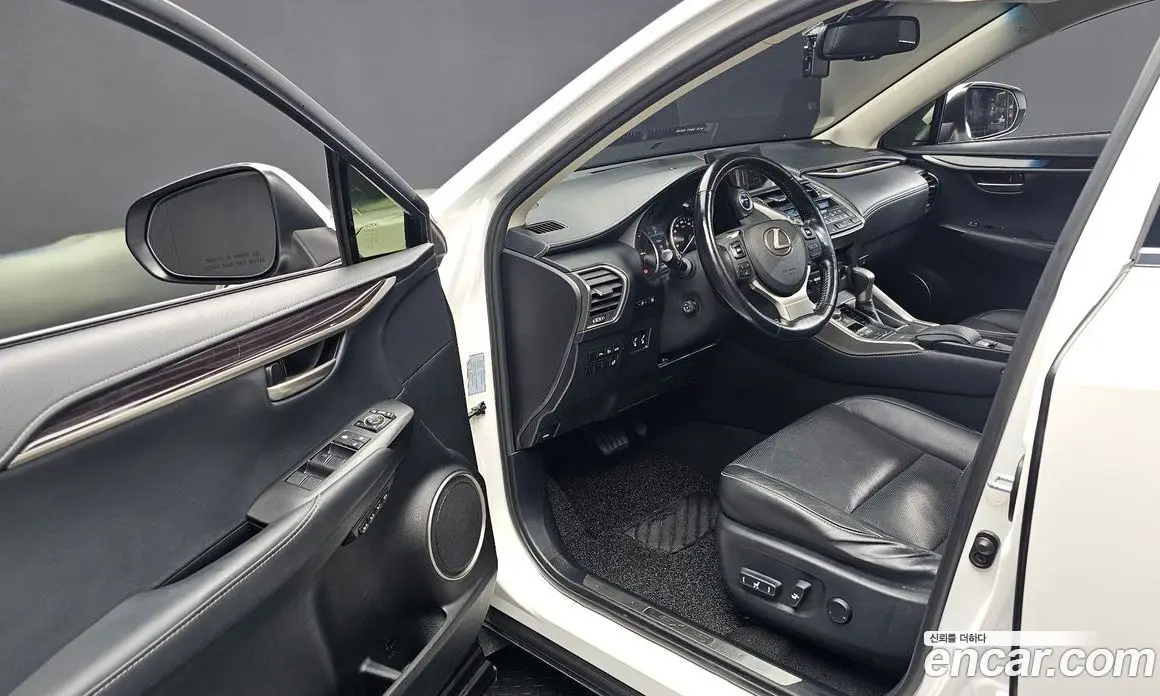 Lexus NX 2016 2.5 автомат (гидро), фото 10 Lexus NX 2016 2.5 автомат (гидро), фото 10