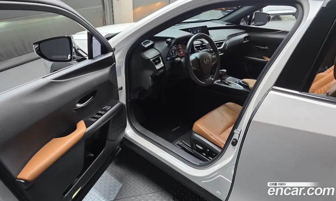 Lexus UX 2021 2.0 автомат (гидро), фото 13 Lexus UX 2021 2.0 автомат (гидро), фото 13