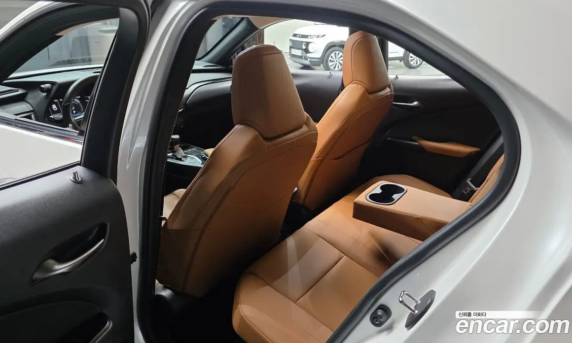 Lexus UX 2021 2.0 автомат (гидро), фото 16 Lexus UX 2021 2.0 автомат (гидро), фото 16