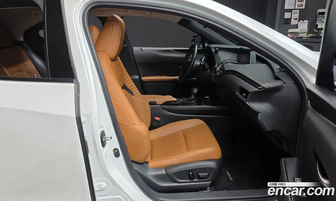 Lexus UX 2021 2.0 автомат (гидро), фото 17 Lexus UX 2021 2.0 автомат (гидро), фото 17