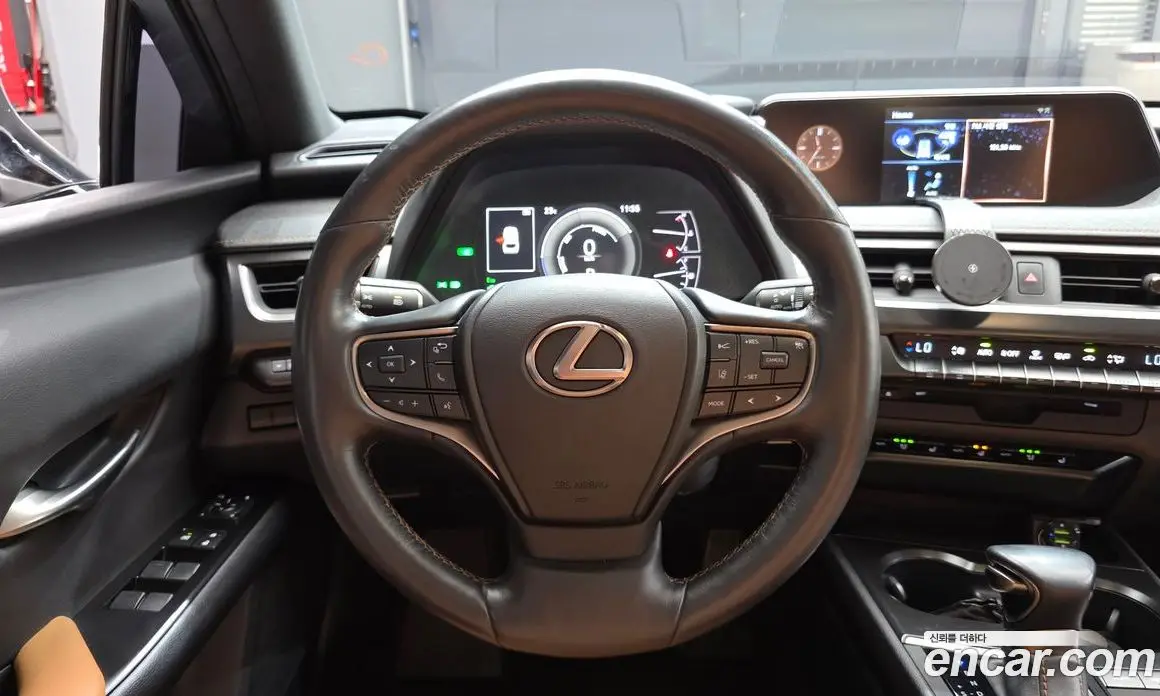Lexus UX 2021 2.0 автомат (гидро), фото 18 Lexus UX 2021 2.0 автомат (гидро), фото 18